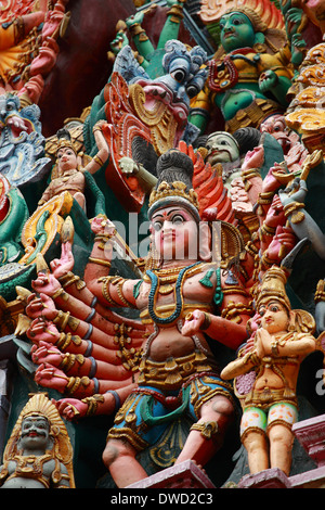 Kali-Bild. Skulpturen auf Hindu Tempel Gopura (Turm). Menakshi Tempel, Madurai, Tamil Nadu, Indien Stockfoto