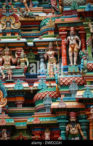 Kali-Bild. Skulpturen auf Hindu Tempel Gopura (Turm). Menakshi Tempel, Madurai, Tamil Nadu, Indien Stockfoto