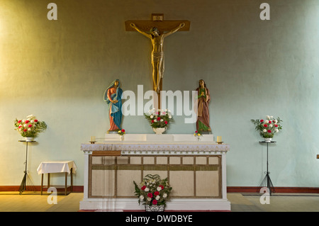 Der Altar der Kirche Our Lady of Sorrows bei Garrynamonie, South Uist, Western Isles, Schottland, Vereinigtes Königreich Stockfoto