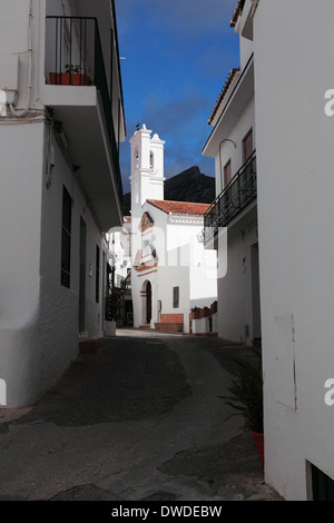 Blick auf traditionelle spanische Kirche in Istan in der Nähe von Marbella-Andalusien-Spanien Stockfoto