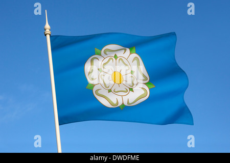 Die Flagge zur Darstellung von Yorkshire ist eine weiße Rose von York auf blauem Hintergrund Stockfoto