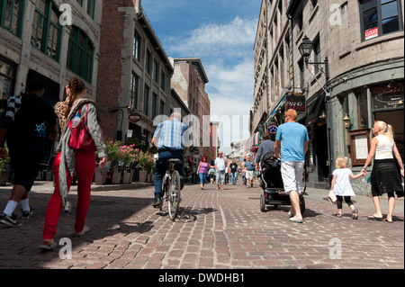 Fußgänger auf St. Paul Street, Old Montreal, Provinz Quebec, Kanada. Stockfoto