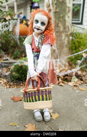 Halloween Trick oder Treaters im Kensington Abschnitt von Brooklyn, NY. Stockfoto