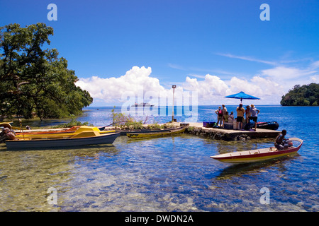 Tour besuchen vom Orion Cruse Schiff Uepi Island, Marovo Lagune, Salomon-Inseln, Süd-Pazifik Stockfoto