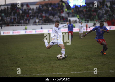 Pristina, Kosovo. 5. März 2014. Zymer Bytyqi, der für Sandnes Ulf spielt, spielt auf das Kosovo National-Team, das ihre erste FIFA gespielt sanktioniert Match, ein Freundschaftsspiel gegen Haiti, am Mittwoch, den 5. März. Das Spiel endete in einem Unentschieden 0: 0. Foto von JODI HILTON/NURPHOTO Credit: Jodi Hilton/NurPhoto/ZUMAPRESS.com/Alamy Live-Nachrichten Stockfoto