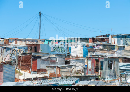 Wellpappe-Eisen-Hütten im teilweise informellen Township Khayelitsha, Western Cape, Südafrika Stockfoto