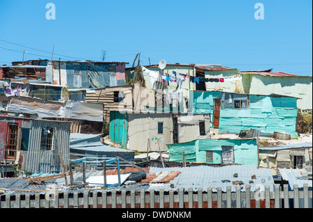 Wellpappe-Eisen-Hütten im teilweise informellen Township Khayelitsha, Western Cape, Südafrika Stockfoto