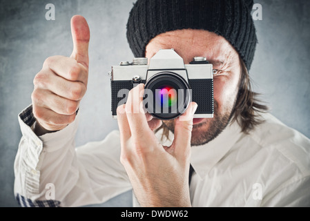 Kaufmann unter Bild mit alten Vintage Film-Foto-Kamera Stockfoto