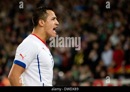 Stuttgart, Deutschland. 5. März 2014. Chiles Alexis Sanchez schreit während das internationale Freundschaftsspiel zwischen Deutschland und Chile bei Mercedes-Benz-Arena in Stuttgart, Deutschland, 5. März 2014. Foto: Sebastian Kahnert/Dpa/Alamy Live News Stockfoto