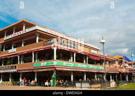 Geschäfte und Restaurants, Yumbo Centrum, Einkaufs- und Unterhaltungsmöglichkeiten entfernt, Playa del Ingles, Insel Gran Canaria, Kanaren Stockfoto