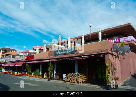 Geschäfte und Restaurants, Yumbo Centrum, Einkaufs- und Unterhaltungsmöglichkeiten entfernt, Playa del Ingles, Insel Gran Canaria, Kanaren Stockfoto