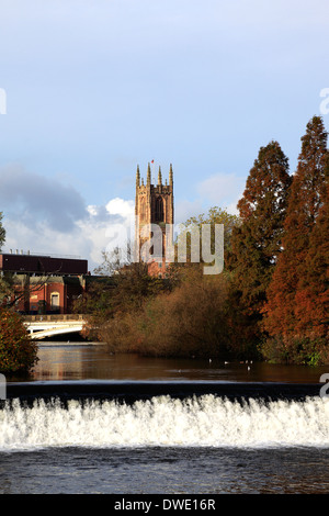 Herbst, Derby Kathedrale Kirche aller Heiligen, Cathedral Quarter, Derby Stadtzentrum, Derbyshire, England, UK Stockfoto