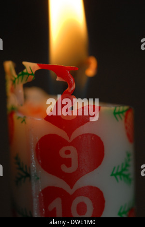 Advent-Kalender-Kerze. Stockfoto