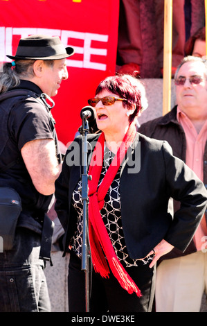 Christine Blower - Generalsekretär, nationaler Anschluß der Lehrer. Mayday-Demonstration: London, 1. Mai 2013 auf dem Trafalgar Square Stockfoto