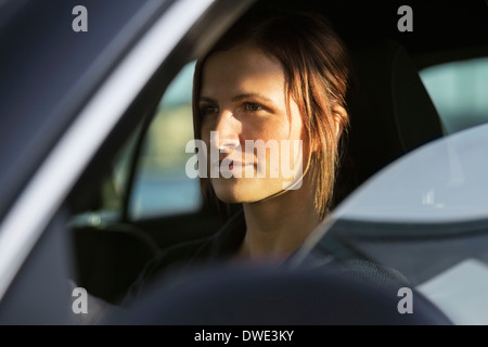 Geschäftsfrau Steuerwagen Stockfoto