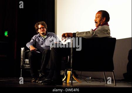 Austin, Texas, USA. 5. März 2014. Austin Film Society präsentiert Moviemaker Dialog mit dem Schauspieler, Schriftsteller, Regisseur, Produzent und ehemaliger NFL defensive zurück Fred Williamson bei der Marchesa Theater in Austin, Texas am 03/05/2014.Mr.Williamson erinnerte über seine seine bemerkenswerte Karriere im Fußball, Film und Fernsehen. Er sprach auch die Bedeutung der Hartnäckigkeit und Entschlossenheit. Er regte auch junge Filmemacher keine Ablehnung und das Wort '' Nein '' Angst zu haben. Nach dem Dialog gab es eine exklusive screening.of seinen neuen Film "From Dusk til Dawn" unter der Regie von Austins Robert Rodriguez.AFS fil Stockfoto