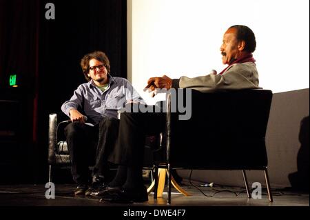 Austin, Texas, USA. 5. März 2014. Austin Film Society präsentiert Moviemaker Dialog mit dem Schauspieler, Schriftsteller, Regisseur, Produzent und ehemaliger NFL defensive zurück Fred Williamson bei der Marchesa Theater in Austin, Texas am 03/05/2014.Mr.Williamson erinnerte über seine seine bemerkenswerte Karriere im Fußball, Film und Fernsehen. Er sprach auch die Bedeutung der Hartnäckigkeit und Entschlossenheit. Er regte auch junge Filmemacher keine Ablehnung und das Wort '' Nein '' Angst zu haben. Nach dem Dialog gab es eine exklusive screening.of seinen neuen Film "From Dusk til Dawn" unter der Regie von Austins Robert Rodriguez.AFS fil Stockfoto