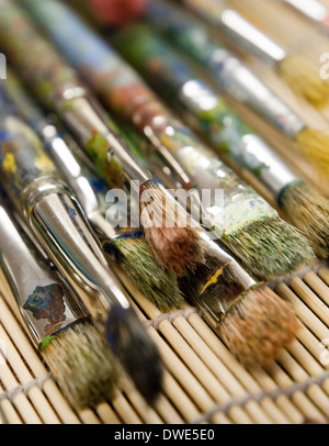 Nahaufnahme von gut gebrauchte Pinsel. Stockfoto