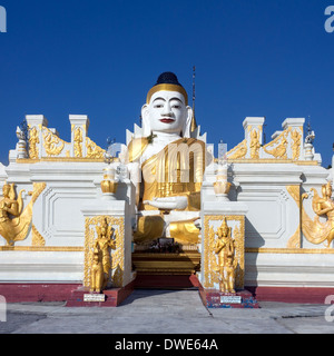 Buddhistischer Tempel in der Nähe von Nyaungshwe und Inle-See im Shan-Staat im zentralen Myanmar (Burma) Stockfoto