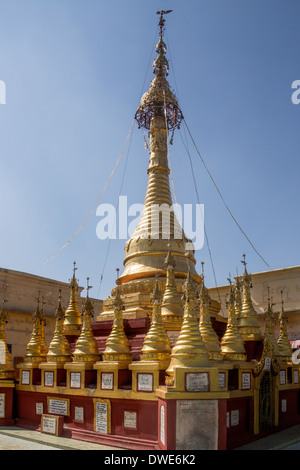 Mount Popa - Popa Taungkalat (Taung Kalat) Schrein, Heimat von 37 Mahagiri Nats - Birma (Myanmar) Stockfoto