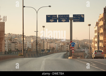 Straßen in den frühen Morgenstunden in Amman, Jordanien. Nahost-Stadtansicht Stockfoto