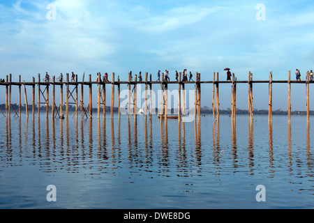 U Bein Brücke bei Amarapura in der Nähe von Mandalay in Myanmar (Burma) Stockfoto