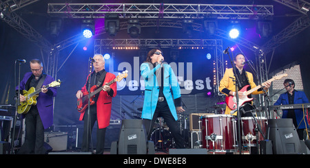 Showaddywaddy live auf Berkofest 2013, Berkhamsted, Hertfordshire Stockfoto