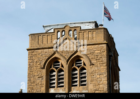 Der Turm, Heilige Dreifaltigkeit und St. Thomas von Canterbury Kirche, Ettington, Warwickshire, England, UK Stockfoto