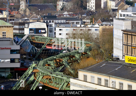 Wuppertal - die einzigartige Monorail-System die Schwebebahn. Im Zentrum der Stadt Wuppertaler Schwebebahn Stockfoto