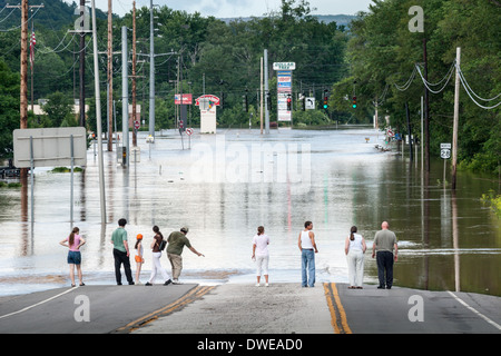 Flutung des Susquehanna River im Geschäftsviertel von New York Oneonta Juni 2006 Stockfoto