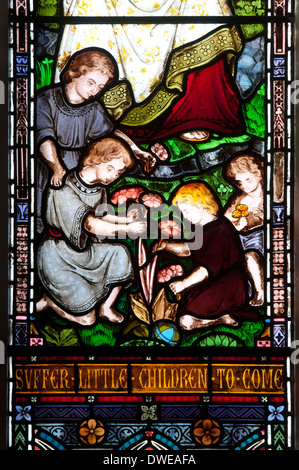 Leiden die kleinen Kinder Glasmalerei, St.-Stephans Kirche, Redditch, Worcestershire, UK Stockfoto