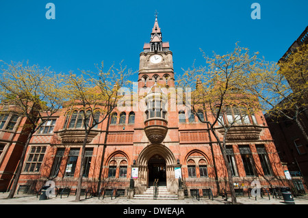 Derby Museum und Kunstgalerie mit dem Franco-flämischen Turm und Eingang in die Bibliothek am Wardwick, Derbyshire England UK Stockfoto