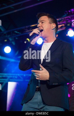 Rick Astley, die live auf Chilfest 2013, Tring, Hertfordshire Stockfoto