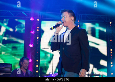 Rick Astley, die live auf Chilfest 2013, Tring, Hertfordshire Stockfoto