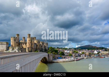 Ansicht von Conwy Castle und Hafen, Conwy, North Wales, UK Stockfoto