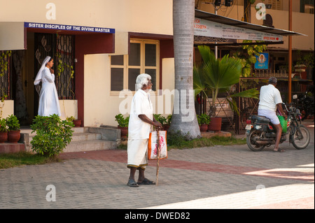 Indien Tamil Nadu Pondicherry Puducherry Heiliges Herz von Jesus Basilika Kloster Nonne Schwester Jünger des göttlichen Meisters Stockfoto