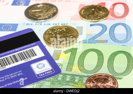 München, Deutschland - 24. Februar 2014: Barcode und Logo auf Global Blue Karte gegen die europäische Währung. Stockfoto