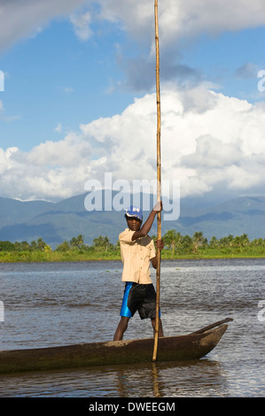 Mann im Boot, Andrifotra reserve Stockfoto