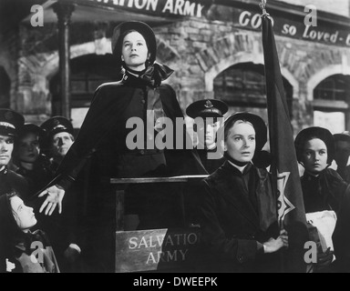 Wendy Hiller und Deborah Kerr, auf - Set des Films, "Major Barbara" unter der Regie von Gabriel Pascal, 1941 Stockfoto