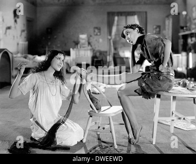 Mary Brian und Betty Bronson am Set des Stummfilms, "Peter Pan" unter der Regie von Herbert Brenon, 1924 Stockfoto