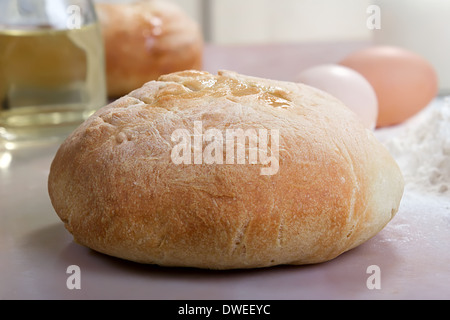 Hausgemachtes Brot und Backzutaten Stockfoto