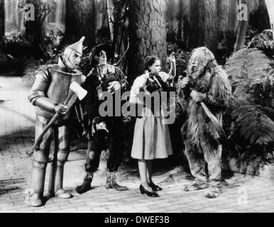 Judy Garland, Strahl Bolger, Bert Lahr und Jack Haley, am Set des Films "The Wizard of Oz", 1939 Stockfoto