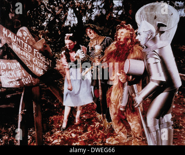 Judy Garland, Strahl Bolger, Bert Lahr und Jack Haley, am Set des Films "The Wizard of Oz", 1939 Stockfoto