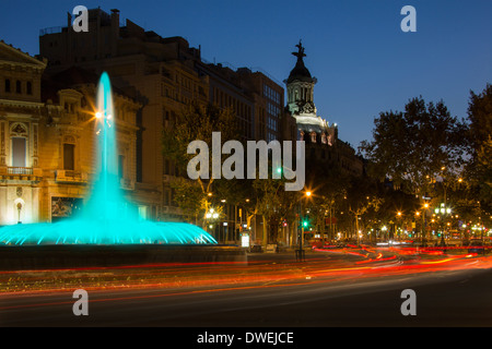 Stadtstraße in Eixample Viertel von Barcelona in der Region Katalonien in Spanien. Stockfoto