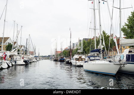 Sportboote gefesselt in den Kanal, Copenhagen Stockfoto