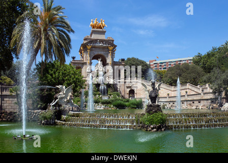 Zierbrunnen in den Parc De La Ciutadella in der Altstadt von Barcelona in der Region Katalonien in Spanien. Stockfoto