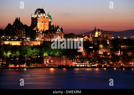 Quebec City Skyline bei Sonnenuntergang und Sankt-Lorenz-Strom Stockfoto