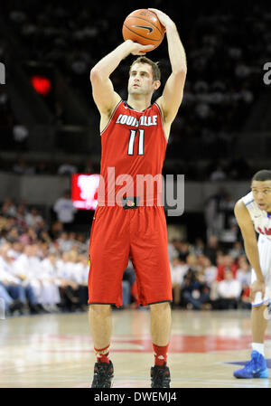 5. März 2014: Louisville Cardinals vorwärts Luke Hancock #11 mit 15 Punkten bei einem NCAA Basketball-Spiel zwischen der University of Louisville Cardinals und die Southern Methodist University Mustangs im Moody Coliseum in Dallas, TX Louisville fertig geschlagen Southern Methodist 84-71 Stockfoto