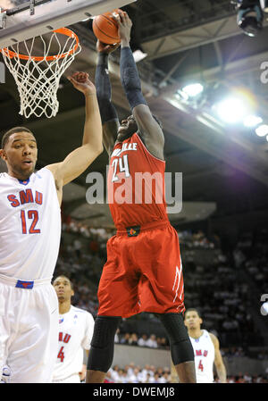 5. März 2014: Louisville Cardinals nach vorne Montrezl Harrell #24 19 Punkte bei einer NCAA Basketball-Spiel zwischen der University of Louisville Cardinals und die Southern Methodist University Mustangs im Moody Coliseum in Dallas, TX Louisville besiegte Southern Methodist 84-71 Stockfoto