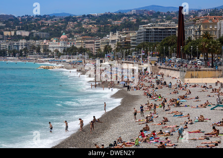 Der Hauptstrand der Stadt Nizza an der Cote d ' Azur in Südfrankreich. Stockfoto